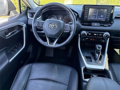 Used 2021 Toyota RAV4 XLE Premium image 10