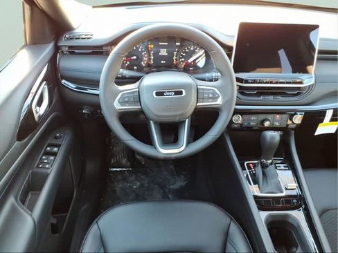 New 2026 Jeep Compass Latitude image 10