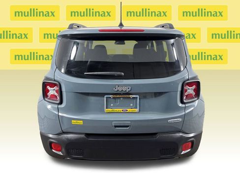 Used 2018 Jeep Renegade Latitude FWD image 9