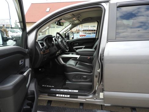 Used 2018 Nissan Titan SL w/ Chrome Package AWD/4WD image 16