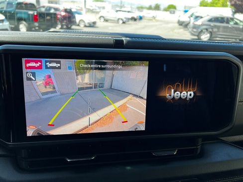 Used 2024 Jeep Gladiator Mojave AWD/4WD image 42