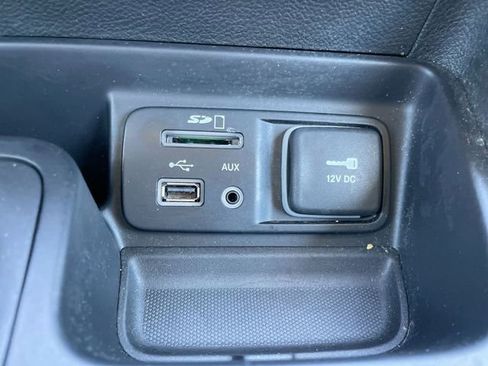 Used 2015 Jeep Cherokee Limited image 24