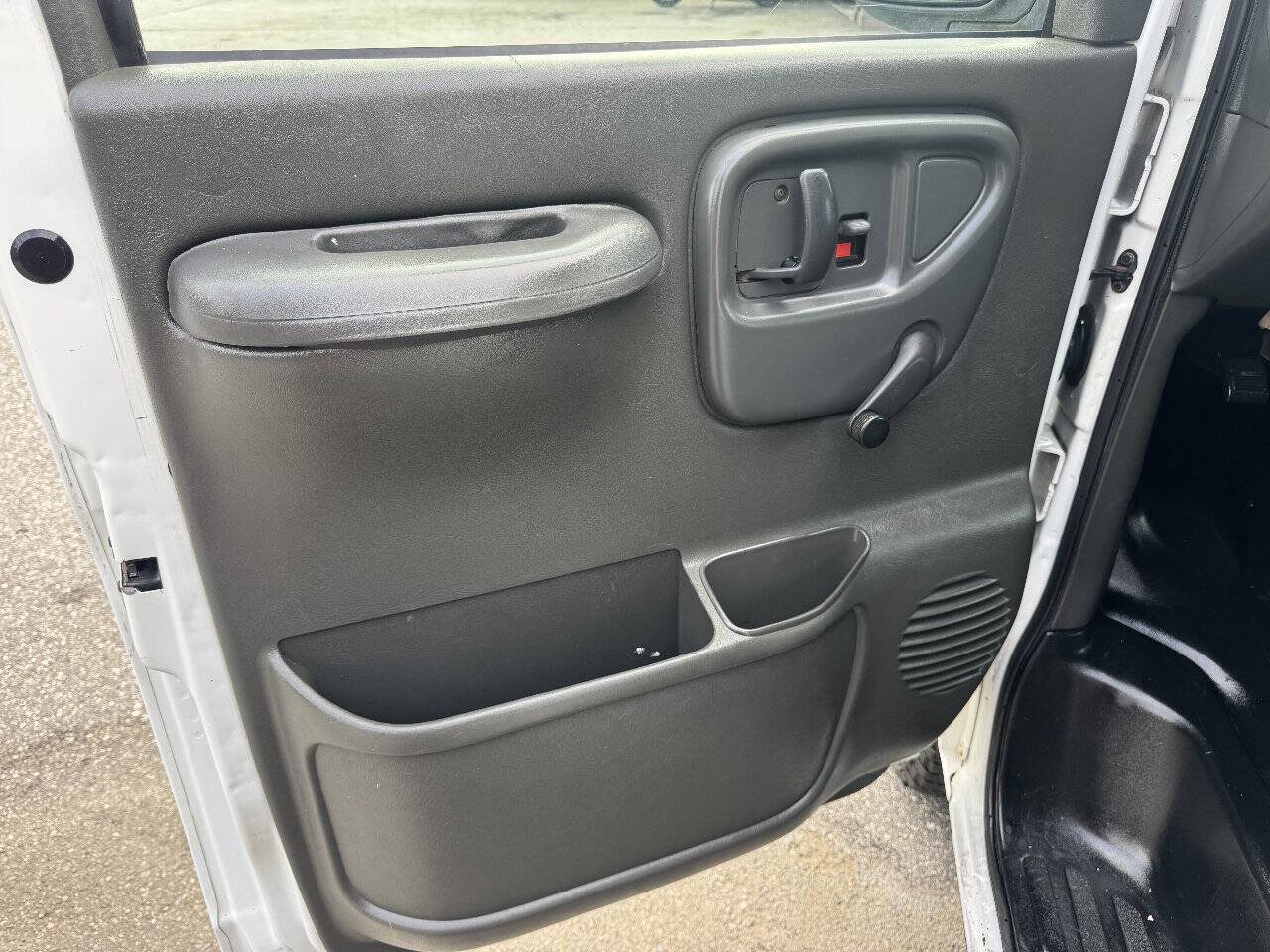 Used 2001 Chevrolet Express 2500 RWD image 16
