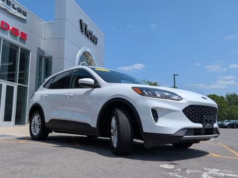 Used 2020 Ford Escape SE AWD/4WD image 3