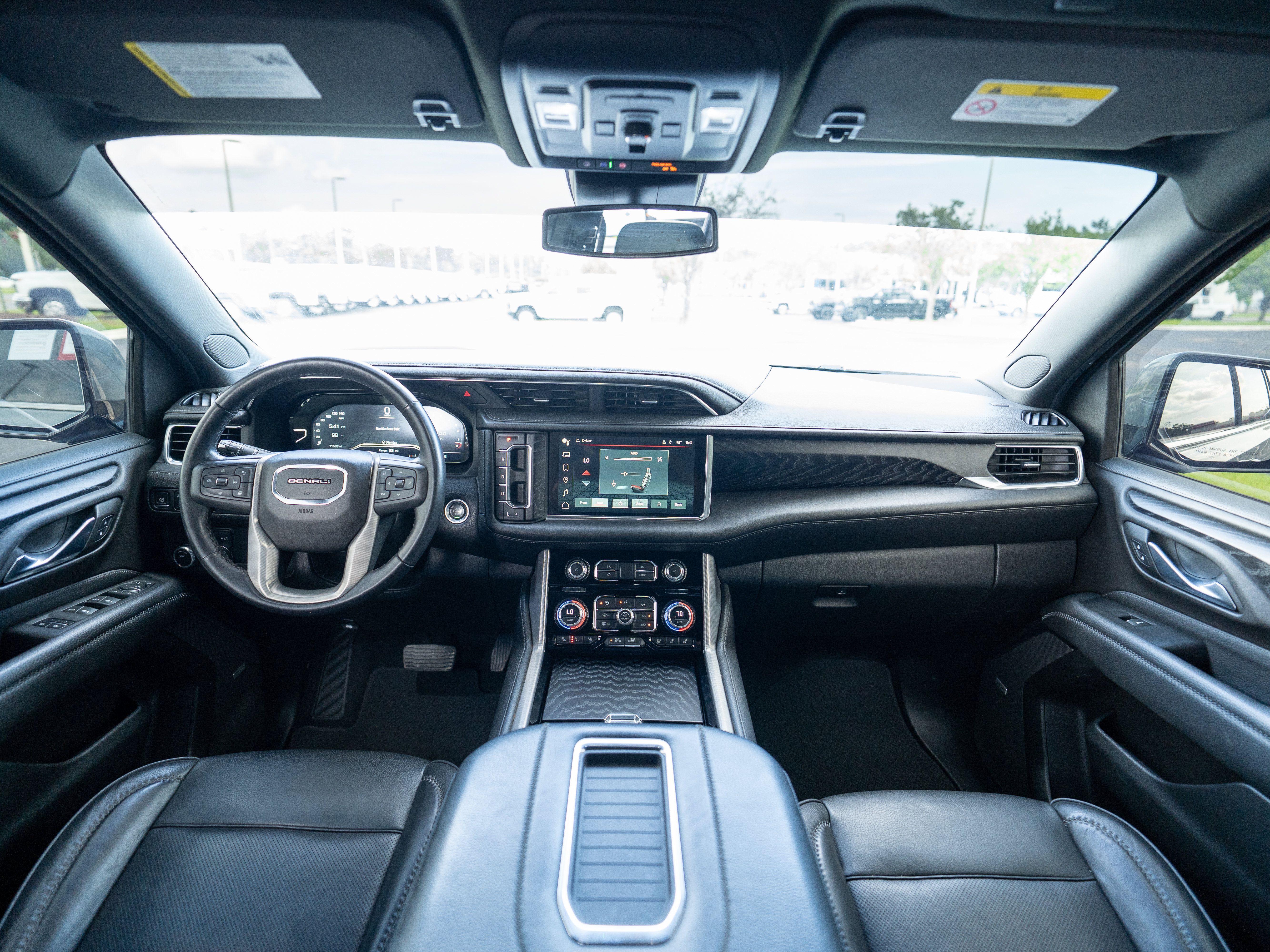 Used 2023 GMC Yukon XL Denali RWD image 14