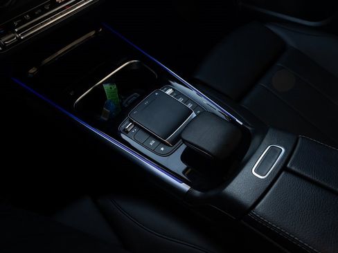 Used 2023 Mercedes-Benz GLB 250 4MATIC image 18