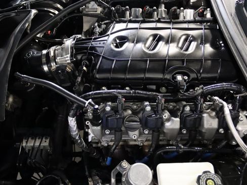 Used 2016 Chevrolet Corvette Stingray Coupe w/ Carbon Flash Badge Package image 89