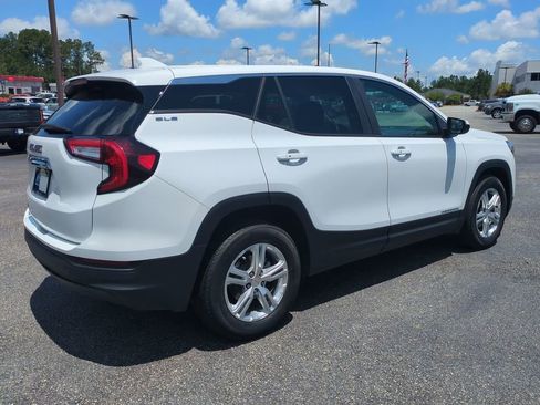 Used 2024 GMC Terrain SLE image 4