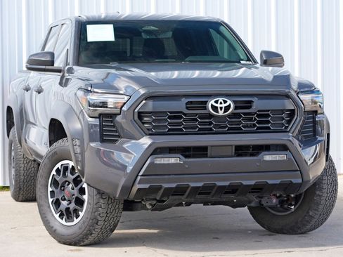 Used 2024 Toyota Tacoma TRD Off-Road w/ TRD Off Road Upgrade Package AWD/4WD image 4