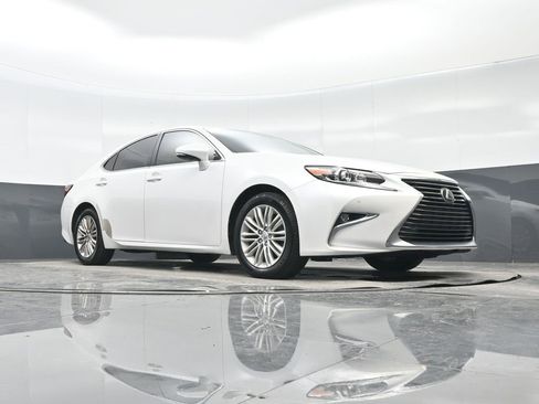 Used 2016 Lexus ES 350 w/ Premium Package w/Wood Trim image 33