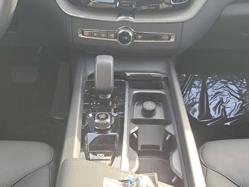 Used 2025 Volvo XC60 B5 Plus image 27
