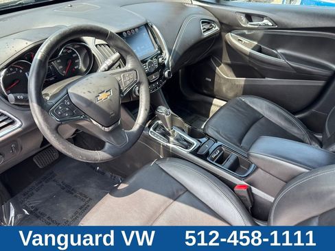 Used 2018 Chevrolet Cruze Premier FWD image 9