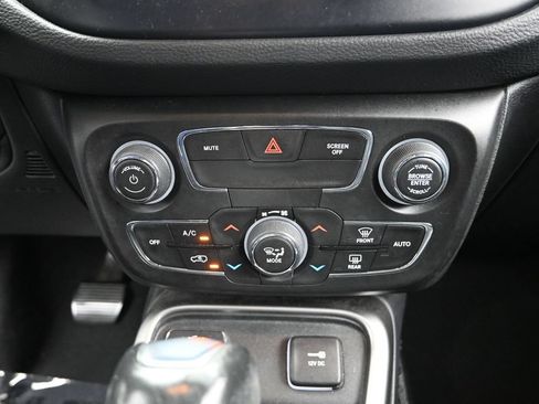 Used 2021 Jeep Compass Latitude FWD image 14