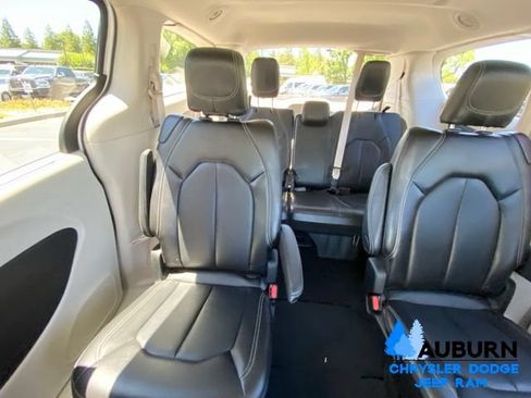 Used 2024 Chrysler Pacifica Touring-L FWD image 23