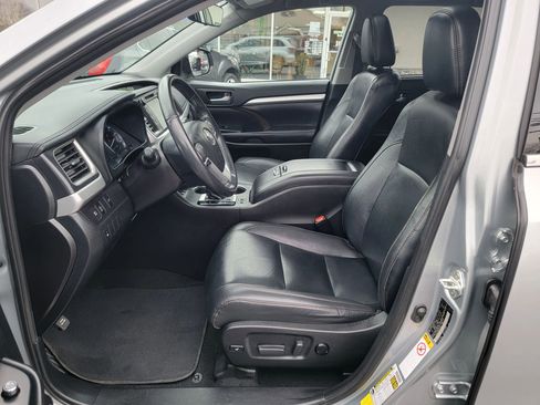 Used 2019 Toyota Highlander XLE image 11