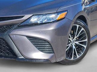 Used 2020 Toyota Camry SE video 4