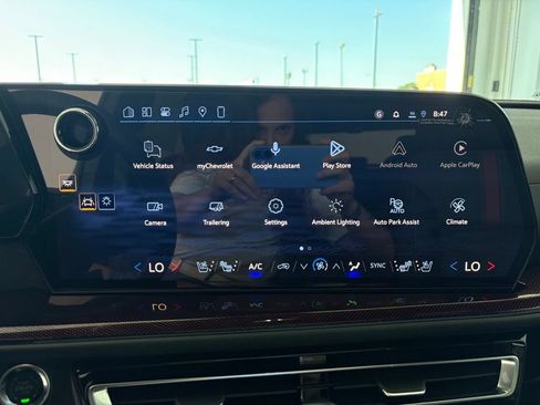 New 2027 Chevrolet Traverse RS w/ LPO, Floor Liner Package FWD image 9