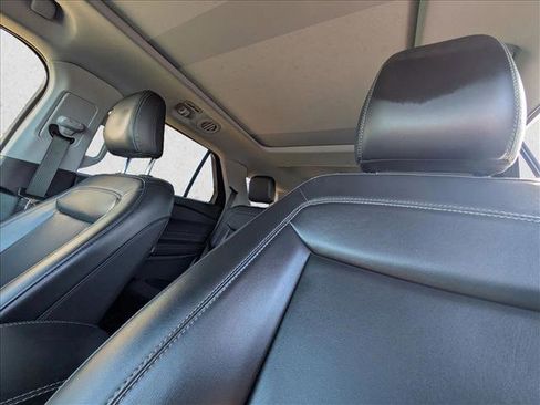 Used 2021 Ford Explorer XLT w/ Equipment Group 202A image 14