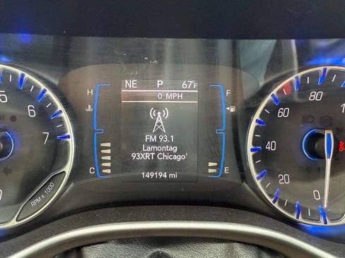 Used 2017 Chrysler Pacifica Touring-L w/ Tire & Wheel Group FWD image 10