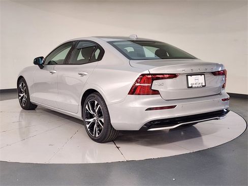 Used 2024 Volvo S60 B5 Core image 6