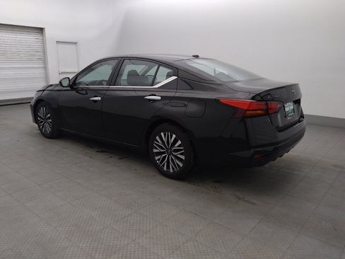 Used 2025 Nissan Altima 2.5 SV FWD image 3
