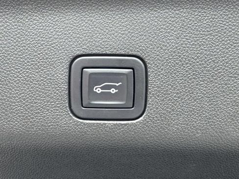 Used 2021 GMC Yukon XL AT4 w/ AT4 Premium Plus Package AWD/4WD image 16