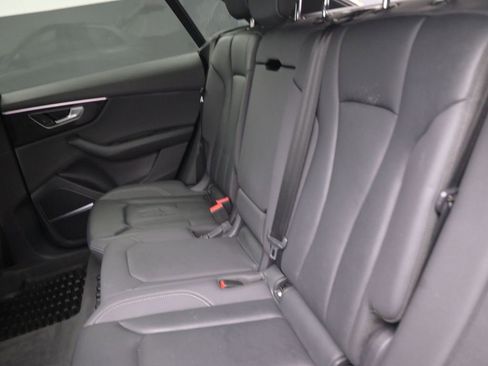 Used 2019 Audi Q8 Premium Plus w/ Premium Plus image 16