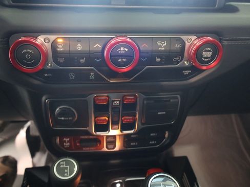 Certified 2025 Jeep Wrangler Unlimited Rubicon w/ XTREMEE 35" Tire Package image 29