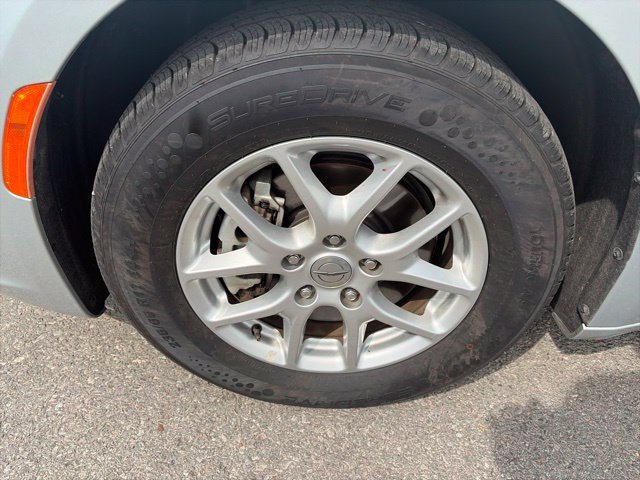 Used 2023 Chrysler Pacifica Touring-L FWD image 10
