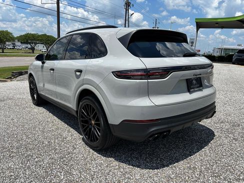 Used 2023 Porsche Cayenne AWD/4WD image 5