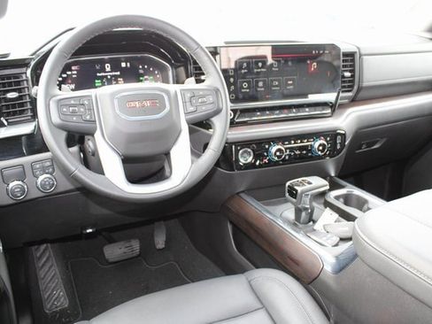 Used 2024 GMC Sierra 1500 SLT image 4