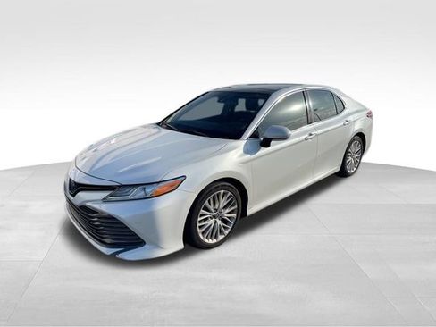 Used 2018 Toyota Camry XLE image 4