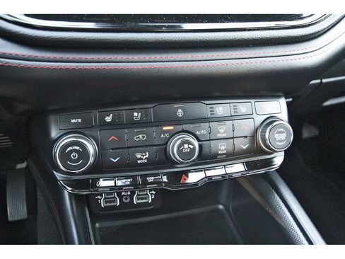 Used 2024 Dodge Durango GT image 28