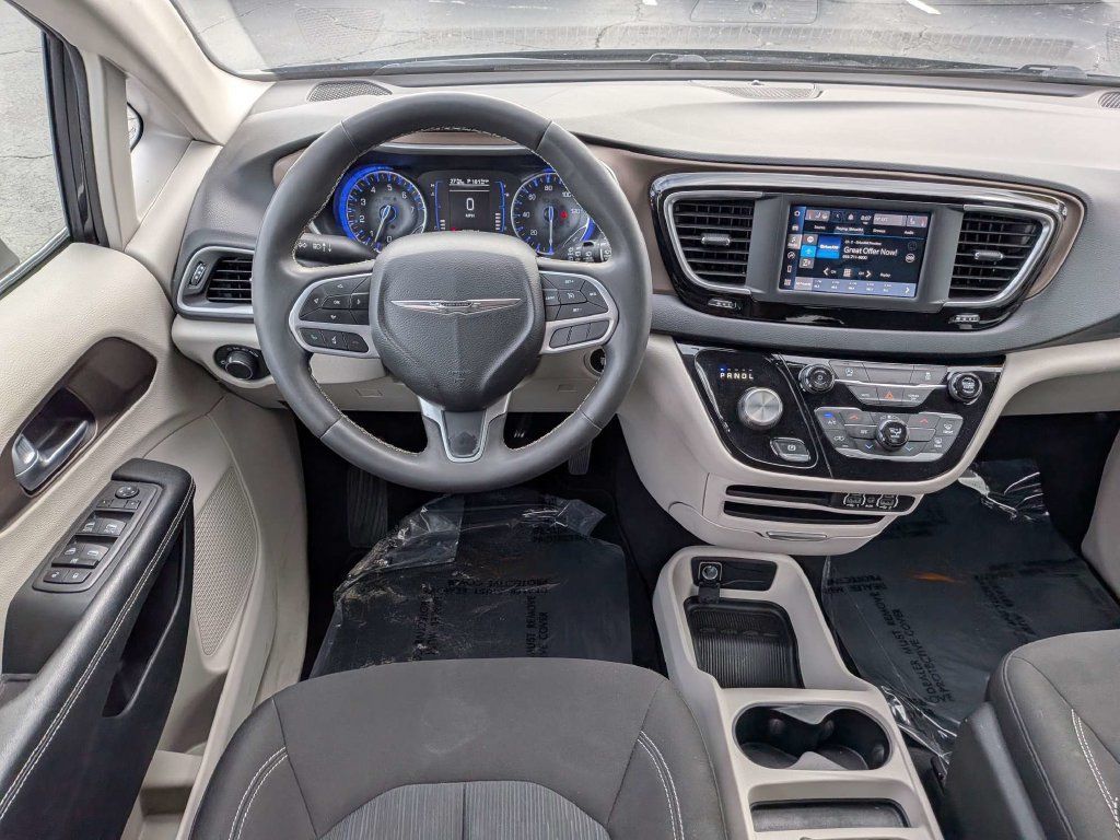 Used 2022 Chrysler Voyager LX FWD image 19