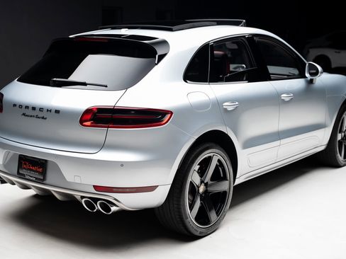 Used 2016 Porsche Macan Turbo AWD/4WD image 32