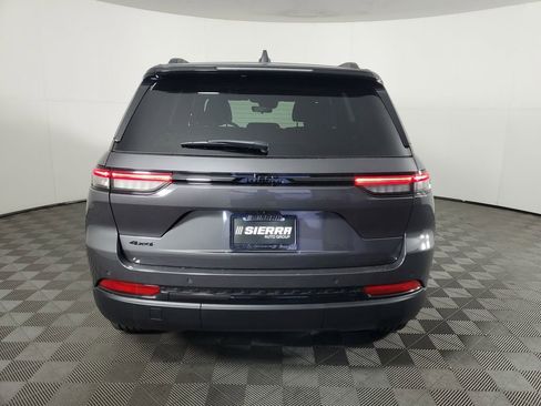 New 2025 Jeep Grand Cherokee Altitude image 4