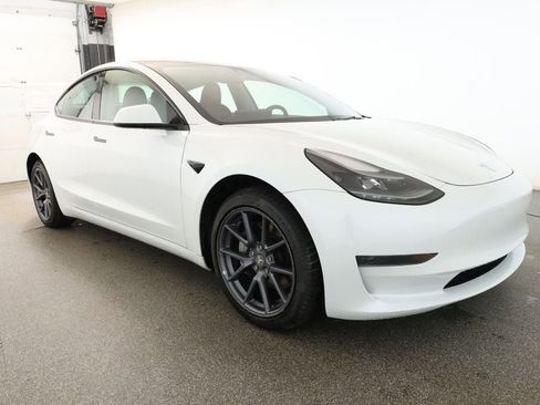 Used 2023 Tesla Model 3 Standard Range image 4