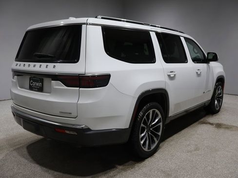 Used 2022 Jeep Wagoneer Series III w/ Premium Group I image 2