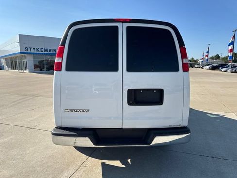 Used 2021 Chevrolet Express 2500 w/ Driver Convenience Package RWD image 9