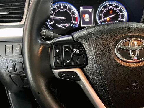 Used 2019 Toyota Highlander SE image 21