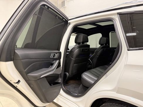 Used 2021 BMW X5 M50i w/ Executive Package image 17