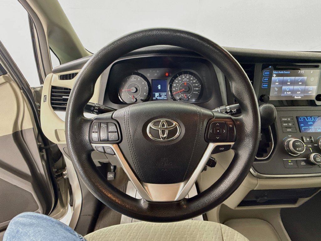 Used 2017 Toyota Sienna LE FWD image 12