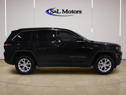 Used 2023 Jeep Grand Cherokee Limited AWD/4WD image 9