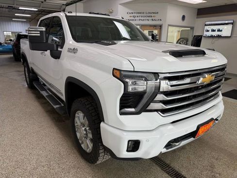 Used 2024 Chevrolet Silverado 2500 High Country image 4