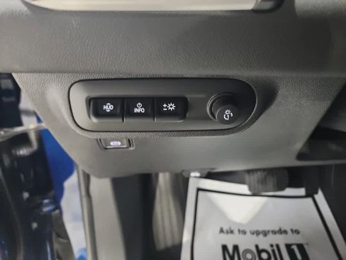 Used 2022 GMC Terrain SLT w/ Tech Package image 18