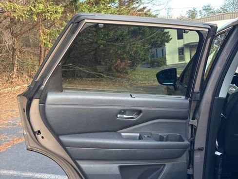 Used 2024 Nissan Pathfinder Platinum image 20