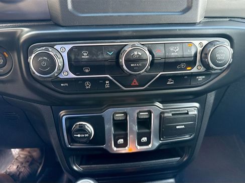 Used 2022 Jeep Wrangler Willys image 17