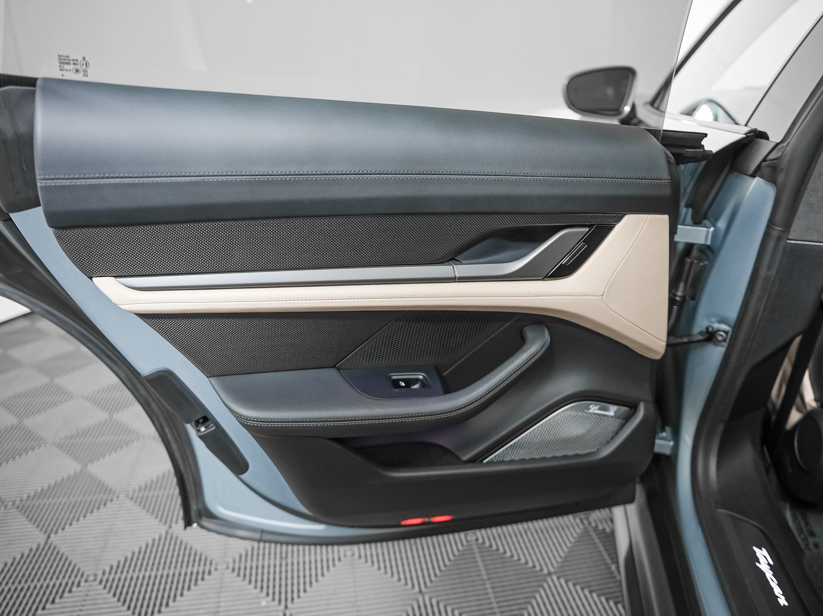 Certified 2020 Porsche Taycan Turbo S AWD/4WD image 25