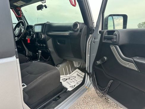 Used 2015 Jeep Wrangler Sport w/ Connectivity Group image 13