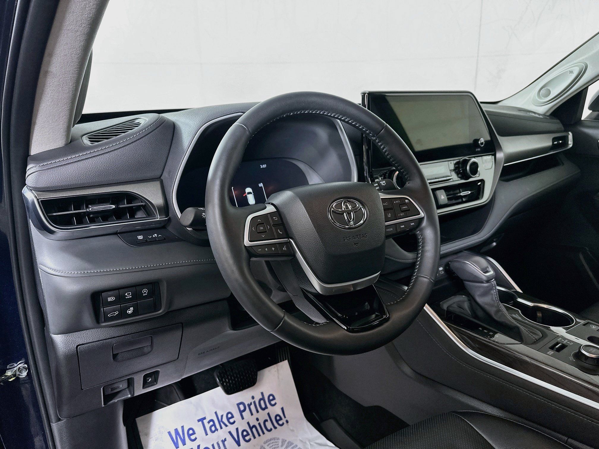 Used 2026 Toyota Highlander Limited AWD/4WD image 9